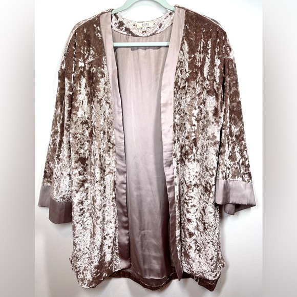 Kori Tops - KORI America Women’s Blush Colored Crushed Velvet Kimono Size Small